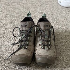 KEEN women’s hiking shoes